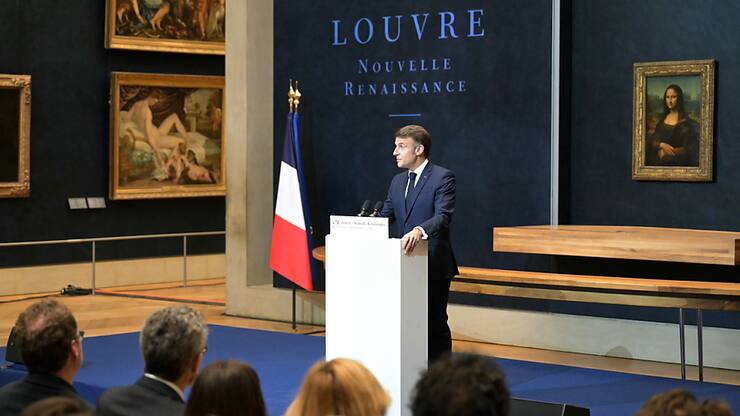 C'est devant La Joconde, qui devra bénéficier d'un espace dédié, qu'Emmanuel Macron a présenté son projet d'adaptation du Louvre.