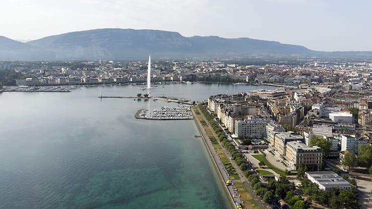 Rares sont les analystes interrogés qui prédisent un choc des prix de l'énergie, une forte volatilité des devises ou un taux directeur négatif en Suisse comme principaux risques sur les marchés financiers en 2025.