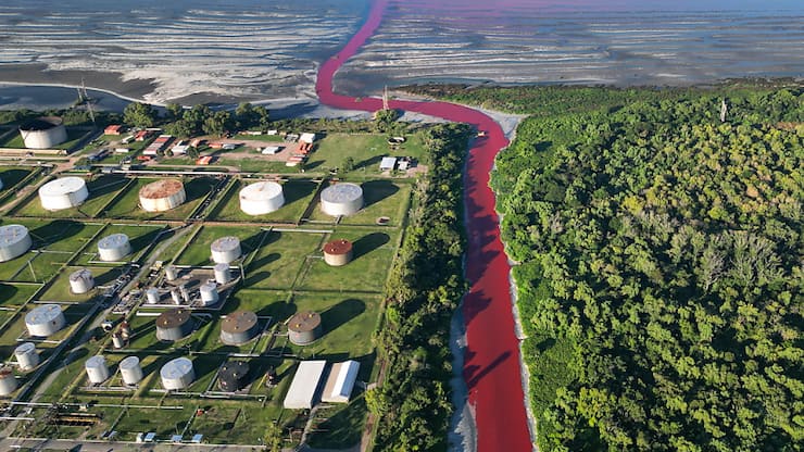 Le Sarandi a déjà pris différentes teintes par le passé, bleuâtre, un peu vert, rose, un peu lilas, selon une habitante.