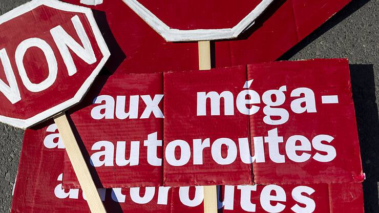 La campagne sur l'extension des autoroutes a coûté près de 10 millions au total. Le peuple suisse a refusé le projet le 24 novembre 2024 (archives).