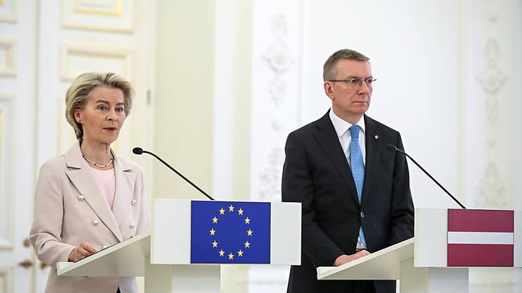 "Nous coupons les derniers liens avec la Russie. Nous sommes enfin libérés des menaces et du chantage. C'est un jour historique !", s'est félicitée Mme von der Leyen sur X.