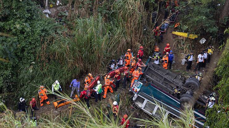 L'autocar a chuté du pont de Belize, le principal pont pour entrer dans la vielle de Guatemala par sa partie nord et nord-est.