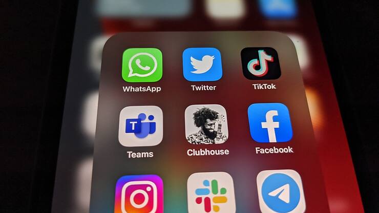 L'utilisation des réseaux sociaux nuit à la santé des jeunes. La Suisse pourrait leur interdire l'accès aux plateformes comme Tiktok ou Instagram (archives).