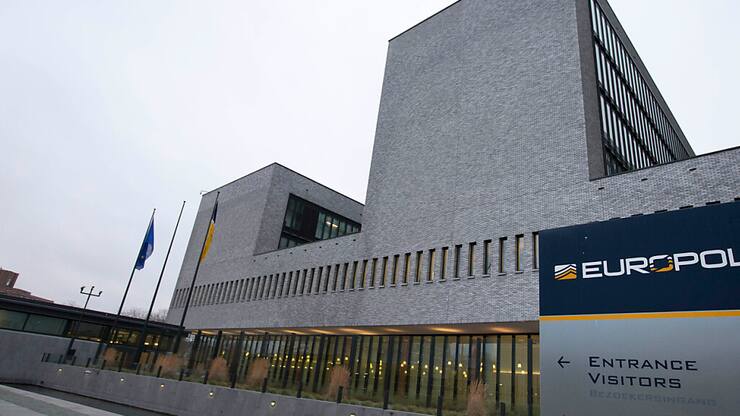 Des internautes du monde entier pouvaient obtenir un mot de passe pour accéder à la plateforme et regarder des enfants être abusés, explique Europol.
