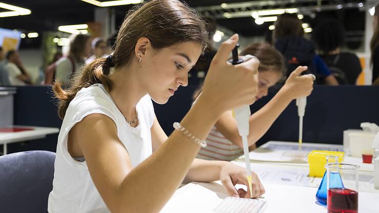 Aussi longtemps que des mesures efficaces contre la discrimination salariale ne sont pas prises et mises en  ½uvre, une femme perd en moyenne environ 8000 francs de salaire par an, selon Travail.Suisse (image d'illustration).