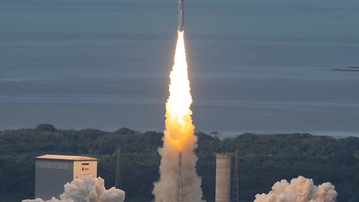 Le premier vol commercial d'Ariane 6, ici lors de son lancement réussi en juillet, a été reporté in extremis.