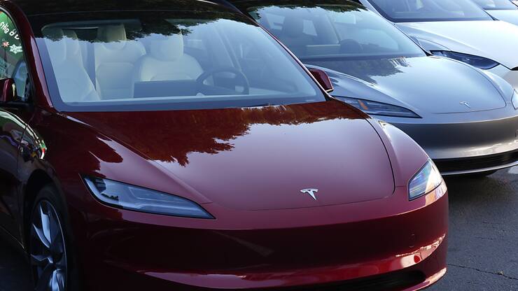 Par marque, les Tesla ont essuyé une nette chute des mises en circulations en février. (archive)