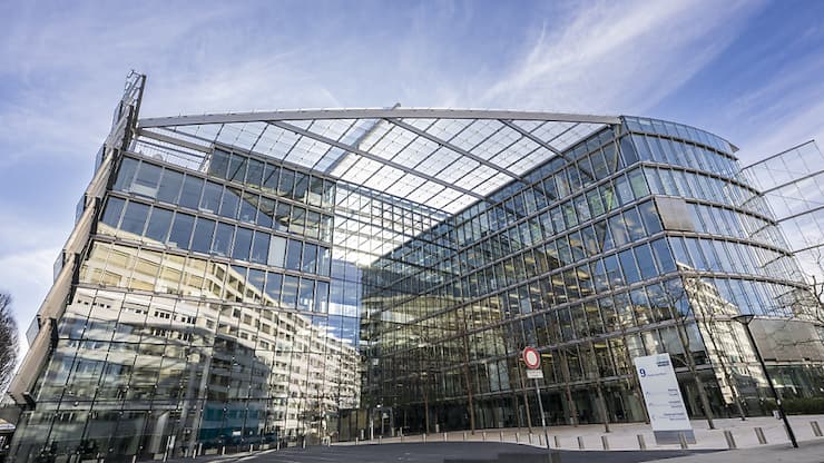 Le plan directeur genevois de l'innovation 2025-2027 a été présenté au Campus Biothech, un lieu qui regroupe des plateformes technologiques de pointe. Il est prévu d'encourager l'accès à ces infrastructures aux start-up.