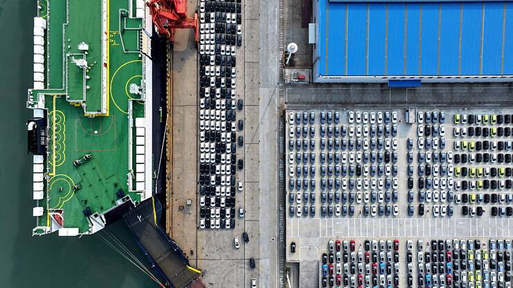 Ce nouvel acte dans la guerre commerciale pourrait porter un coup sévère aux exportations chinoises, qui ont largement contribué à la croissance chinoise l'an dernier dans un contexte de consommation morose et de crise persistante du secteur immobilier.