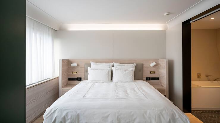 Par continent, ce sont les Européens qui ont passé le plus de nuitées en Suisse, au nombre de 948'134, soit une hausse de 3% par rapport à 2024. Ils précédent les Américains, avec 294'983 nuitées (+14%) et les Asiatiques avec 228'433 nuitées (+18,3%).