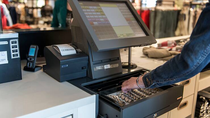 L'indice du climat de consommation s'est inscrit à -33,6 points en février. Il est ainsi supérieur de quasiment 9 points à son niveau de février 2024, selon le sondage du Secrétariat à l'économie (Seco) publié lundi.