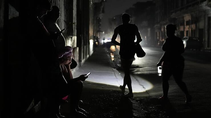 La grande majorité des 9,7 millions de Cubains s'apprêtaient à passer une deuxième nuit sans courant,