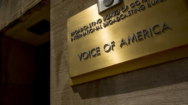 Le réseau Voice of America, créé pendant la Seconde guerre mondiale, était destiné à porter la "voix de l'Amérique" à travers le monde et notamment dans des pays autoritaires.