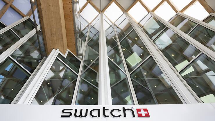 Le patron de Swatch, Nick Hayek,  refuse de parler de crise en raison du recul des ventes d'environ 30% en Chine, et compte sur les marchés en croissance, tels que les Etats-Unis, le Japon ou l'Inde, ainsi que les capacités d'innovation de son groupe pour une reprise en 2025.