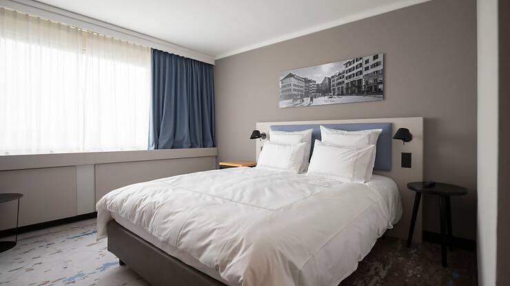 Les hôtes suisses ont vu leurs réservations baisser de 6,1%, alors que ceux en provenance de l'étranger ont augmenté de 1,5%.