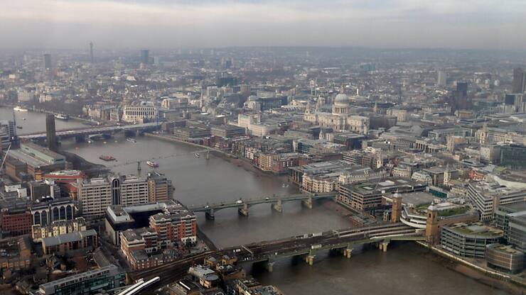 Le PIB a progressé de 1,1% l'an dernier, plus qu'une première estimation qui faisait état d'une croissance de 0,9%, a annoncé l'Office national des statistiques (ONS), qui publie vendredi des chiffres révisés.