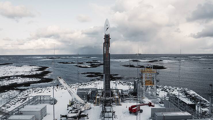 Sur cette photo fournie par Isar Aerospace, Photo Wingmen Media, le véhicule de lancement Isar Aerospace "Spectrum" se trouve encore sur une rampe de lancement au port spatial d'Andoya à Nordmela, sur l'île d'Andøya, en Norvège.