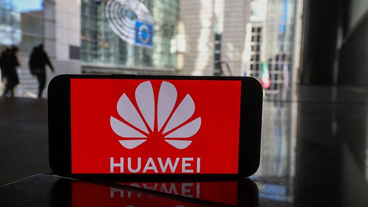 Malgré un bond de ses ventes, Huawei a vu son bénéfice net chuter à 62,6 milliards de yuans (7,6 milliards de francs) l'année dernière, contre 87 milliards de yuans (10,6 milliards de francs) en 2023 (archives).