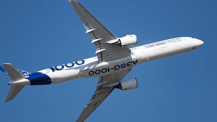 Le montant du contrat n'a pas été divulgué et Airbus ne publie plus les tarifs de ses appareils depuis 2018. A l'époque, les A350-1000 valaient 366,5 millions de dollars pièce.