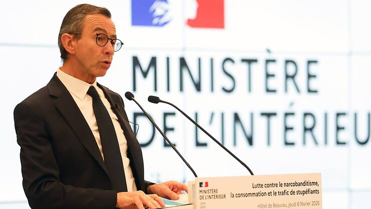 Le ministre français de l'Intérieur, Bruno Retailleau, s'est félicité de l'adoption d'un texte qui "fera date", en permettant "enfin" aux forces de sécurité de "lutter à armes égales contre un fléau qui est en train de ravager l'ensemble du pays" (archives).