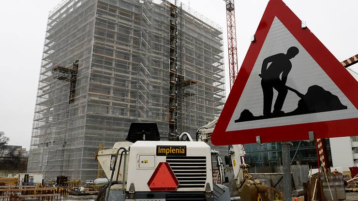 La faîtière des entreprises de construction aimerait voir le nombre de chantiers prendre l'ascenseur. (archive)