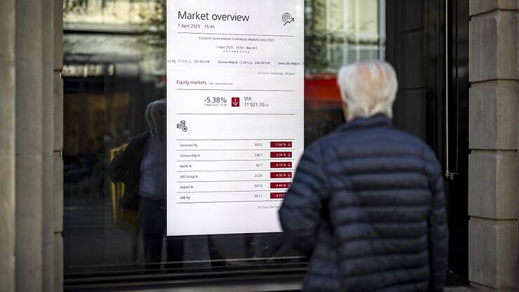 Ajouter des exigences supplémentaires aux règles existantes, alors même que "les autres centres financiers sont en train d'assouplir leurs réglementations, nuirait à UBS, à la place financière suisse et l'économie dans son ensemble", a insisté M. Kelleher.