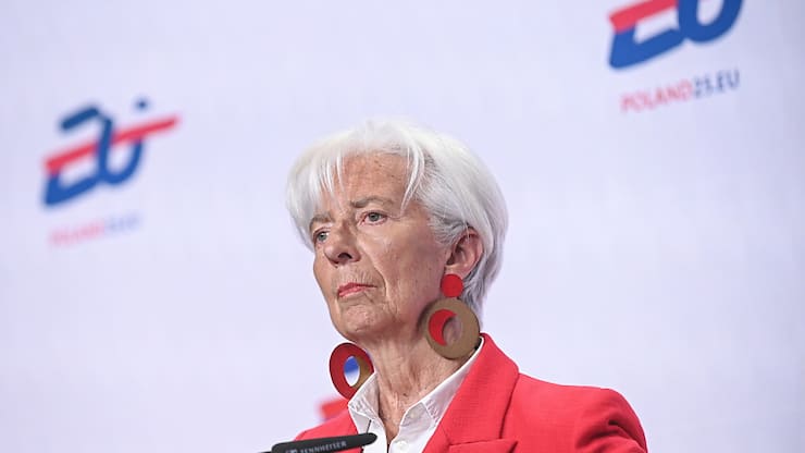 La BCE "surveille la situation et est toujours prête à intervenir" en utilisant "les instruments dont elle dispose", a déclaré sa présidente Christine Lagarde.