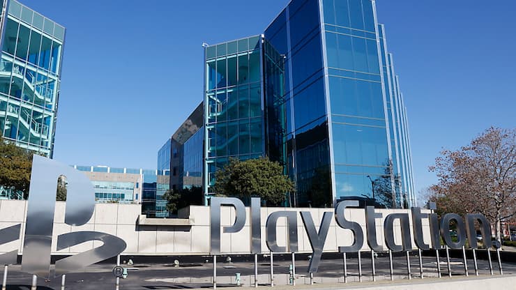 En Europe, le prix de l'édition numérique de la console coûtera désormais 499,99 euros, selon Sony, soit une augmentation d'environ 11% par rapport à son prix initial (449,99 euros).