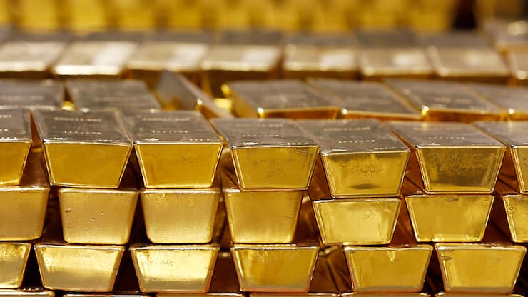 "Sans surprise, l'escalade des tensions commerciales continue de stimuler l'appétit pour l'or", remarque Ipek Ozkardeskaya, analyste chez Swissquote.