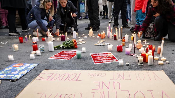 Le report de la mise en service du numéro 142 intervient alors que l'assassinat d'une femme par son mari à Epagny (FR) a marqué les esprits en Suisse.