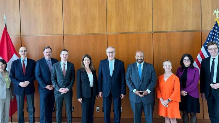 Le ministre de l'économie Guy Parmelin (cinquième à partir de la droite) a rencontré des représentants d'entreprises suisses aux Etats-Unis.