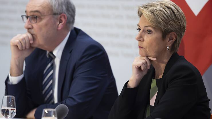 La présidente de la Confédération Karin Keller-Sutter et le ministre de l'économie Guy Parmelin sont à Washington  à l'occasion de l'assemblée du FMI et de la Banque mondiale. Ils doivent rencontrer des responsables américains (archives).