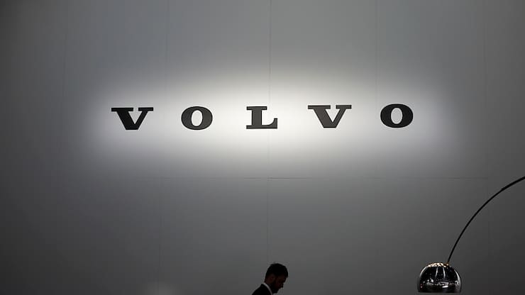 "Des suppressions d'emplois auront lieu dans les activités à travers le monde, mais la société communiquera plus de détails dès que possible", a ajouté le groupe.