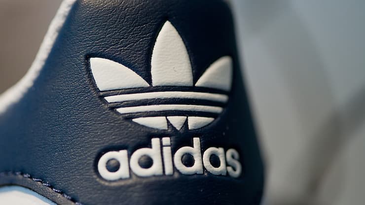 "Dans un monde normal, nous aurions relevé nos objectifs, mais les incertitudes douanières nous freinent", a déclaré le groupe dans un communiqué.