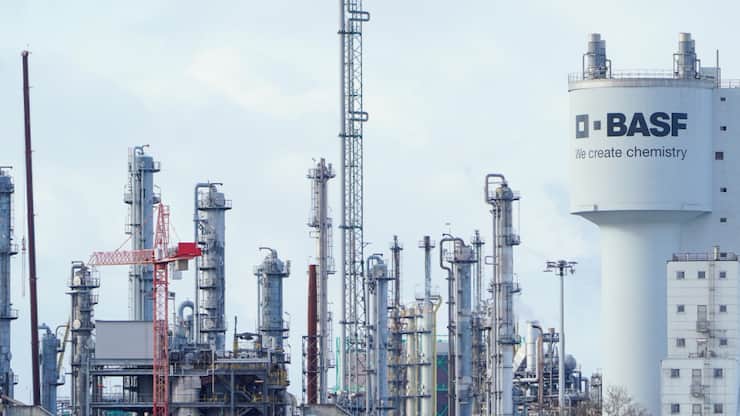 Face aux droits de douane américains qui menacent le secteur de la chimie européenne déjà en crise, BASF met en avant une bonne implantation locale.
