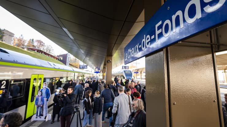 Le Conseil d&#8217;Etat neuchâtelois a rappelé, à l'adresse de la Confédération, l&#8217;importance que revêt à ses yeux la ligne ferroviaire directe entre La Chaux-de-Fonds et Neuchâtel (archives).