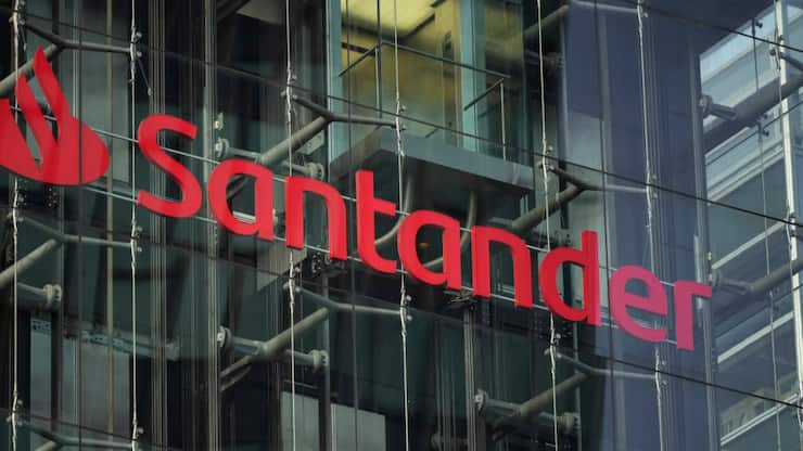 Le mastodonte bancaire ibérique se désengage d'activités en Pologne, au profit de son homologue autrichien Erste Group.