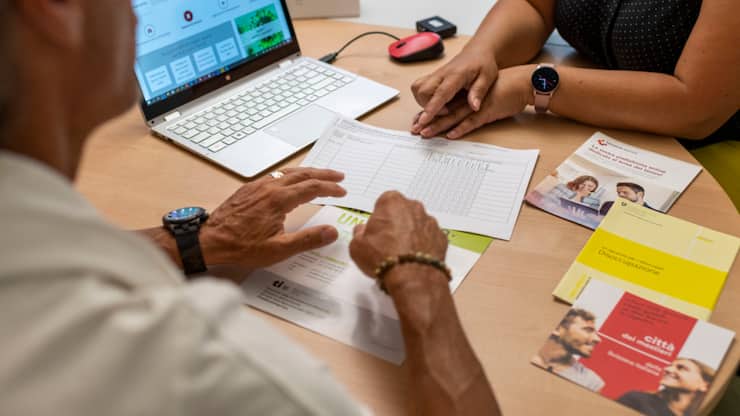 La situation sur le marché du travail en Suisse s'est légèrement améliorée en avril, le taux de chômage ayant reculé à 2,8%, après 2,9% en mars. (archives)