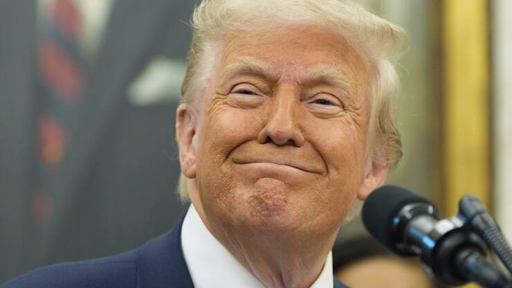 Donald Trump justifie les coups de canifs à plus d'un demi-siècle de libéralisation des échanges par le creusement du déficit commercial des Etats-Unis et la nécessité de revitaliser l'industrie nationale (archives).