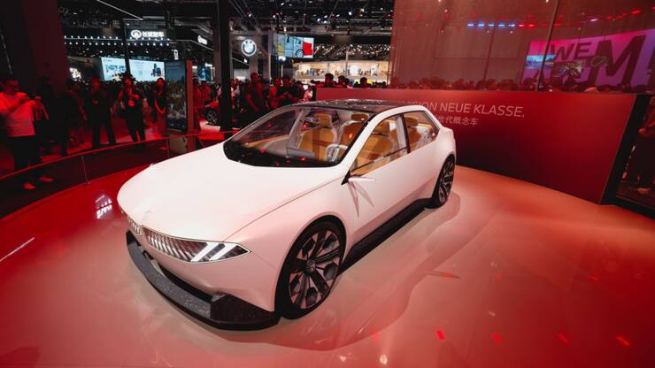 De janvier à fin mars, BMW a vu son bénéfice net  dégringoler de plus d'un quart à 2,17 milliards d'euros (archives).