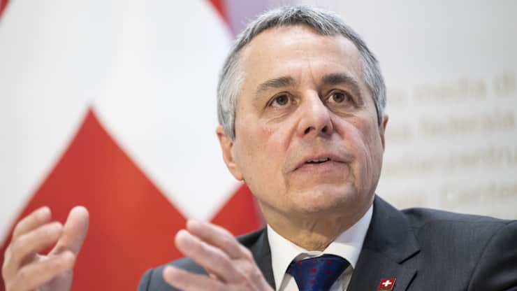 Le ministre des affaires étrangères Ignazio Cassis est le membre du Conseil fédéral qui a le plus voyagé en avion en 2024 (archives).