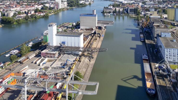 Les prix des produits importés sont restés stables dans l'ensemble en avril. (archive)