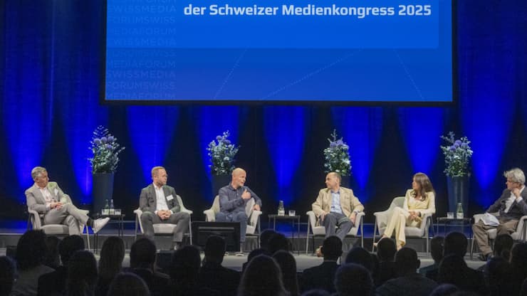 La traditionnelle "ronde des éléphants" du Swiss Media Forum: de gauche à droite: Felix Graf (NZZ), Michael Wanner (CH Media), Marc Walder (Ringier), Susanne Wille (SSR), et le modérateur Matthias Ackeret.