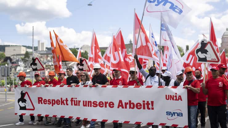 Les syndicats Unia et Syna ont appelé à une manifestation des travailleurs du bâtiment samedi à Zurich.