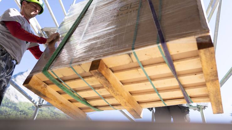 Des contrôles seront désormais effectués en Valais auprès de diverses entreprises du monde de la construction. Ceux-ci concerneront l'égalité des salaires hommes-femmes (photo d'illustration).