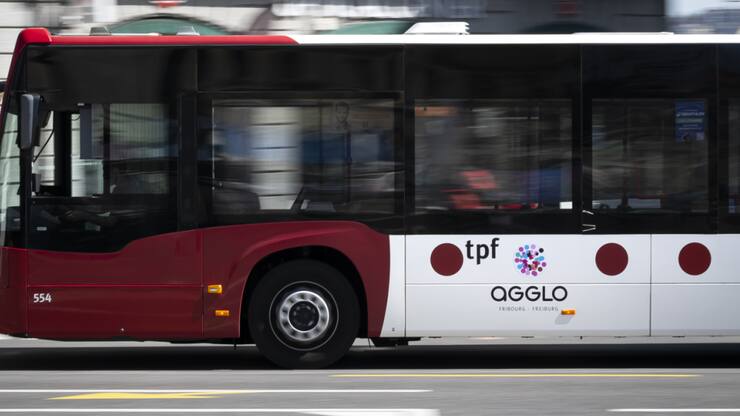 Le transport régional de voyageurs  est un pilier du bon fonctionnement de la vie quotidienne en
Suisse. Il amène les personnes au travail, dans les magasins ou sur leur lieu de loisir. Il relie les villages aux agglomérations ainsi qu&#8217;aux centres et aux villes (archives).