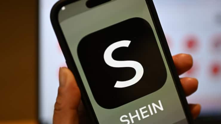 La Commission européenne dénonce un "large éventail" d'infractions potentielles de la part de Shein, dont des "faux rabais", des "faux délais" d'achat pour pousser à la consommation et des "étiquettes de produits trompeuses" (archives).