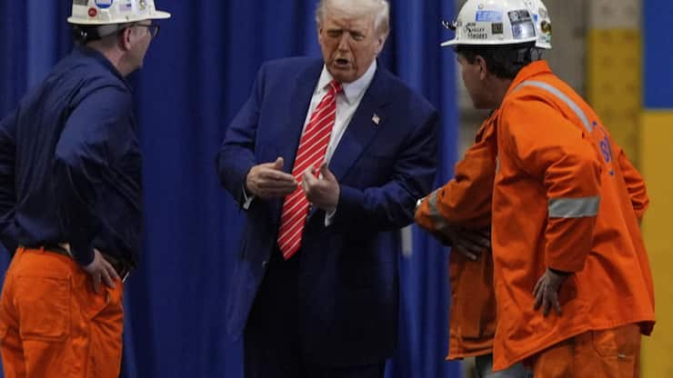 Donald Trump a visité vendredi un site de production d'US Steel à West Mifflin.