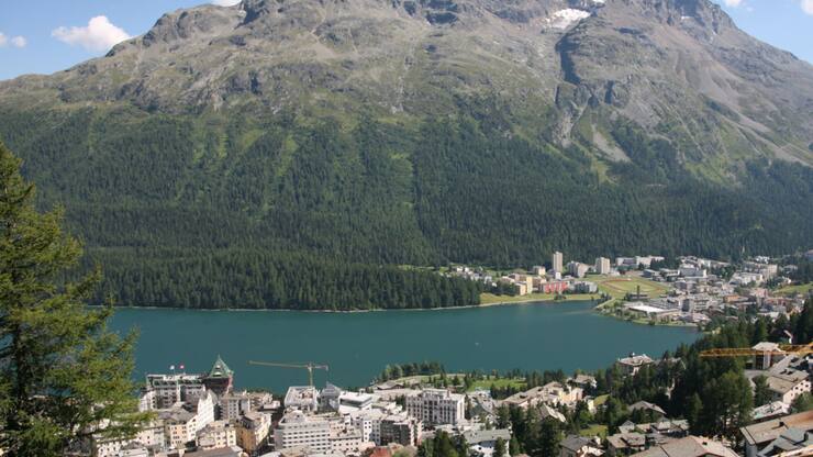 A Saint-Moritz, un appartement de vacances haut de gamme coûte au minimum 22'300 francs par mètre carré (archives).