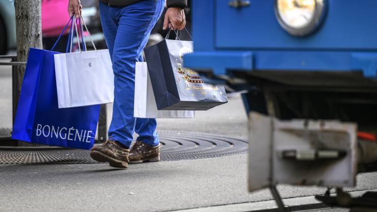 En Suisse, le climat de consommation s'est quelque peu détendu en mai. Les ménages ont gagné en sérénité quant à leur situation financière. (archives)